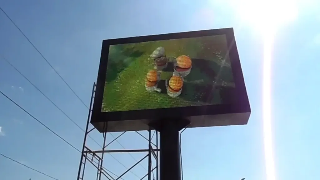 Tampilan Videotron dari Jarak Dekat--