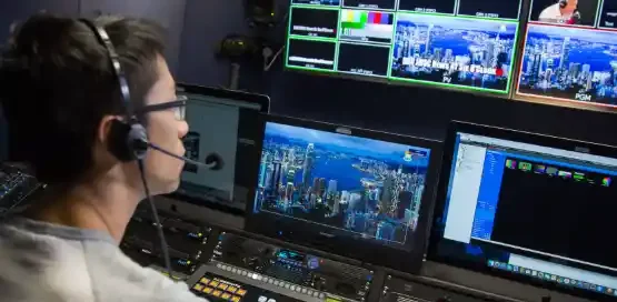 Peralatan Esensial dalam Dunia Broadcasting: Kamera, Mikrofon, dan Lainnya