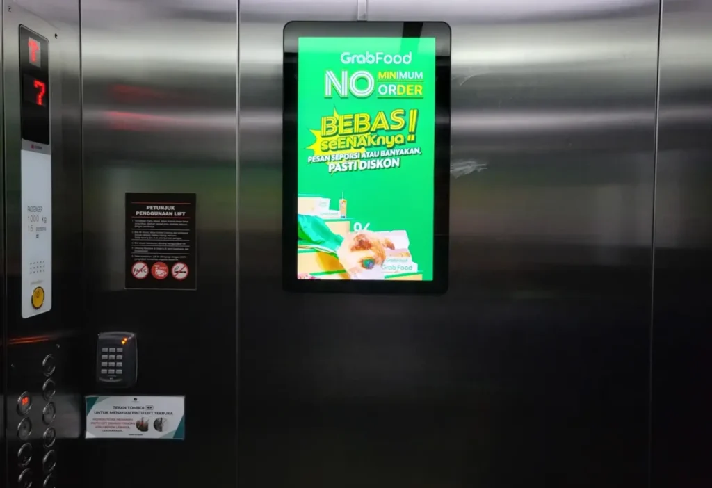 engangement videotron dalam lift tinggi