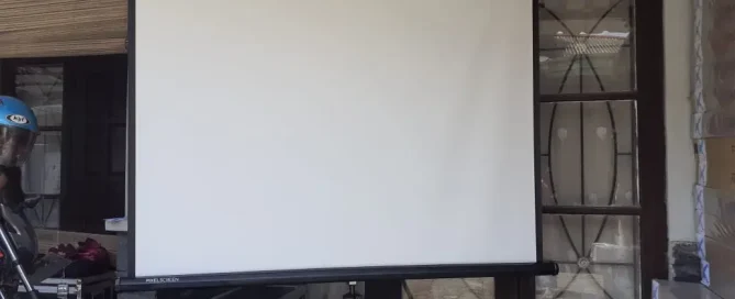 harga layar proyektor