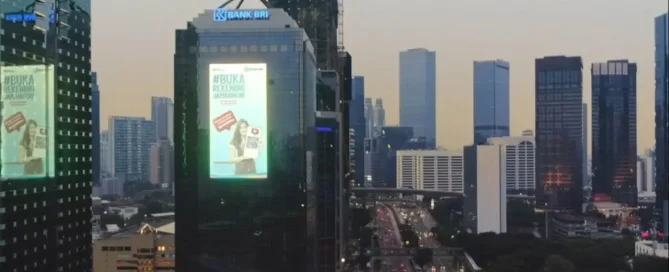 videotront terpasang sangat tinggi