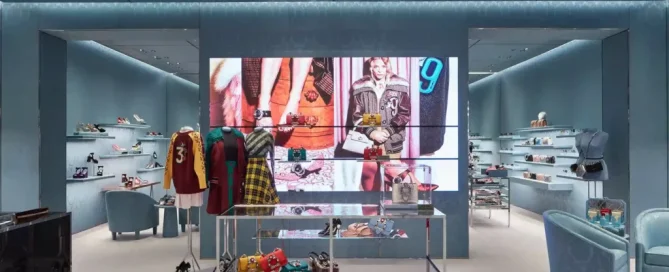 videotron indoor di toko retail fashion Chic Avenue untuk tingkatkan konversi penjualan