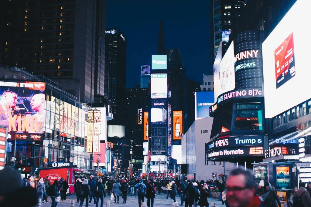 display advertisement dengan elemen visual menarik dan konversi tinggi