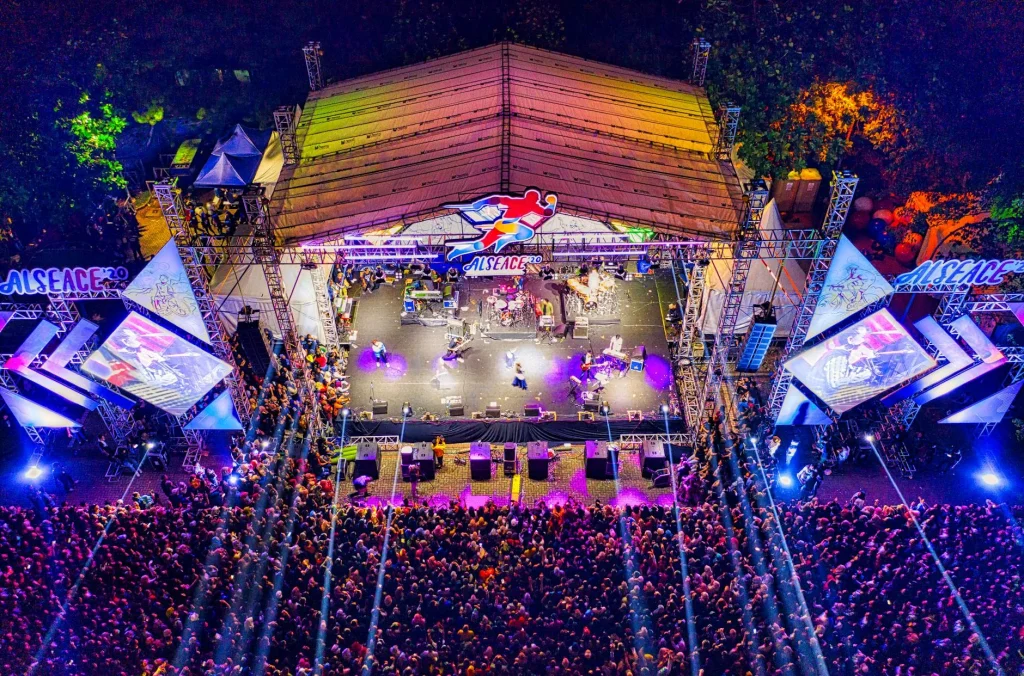 stage layout profesional dengan led display untuk event