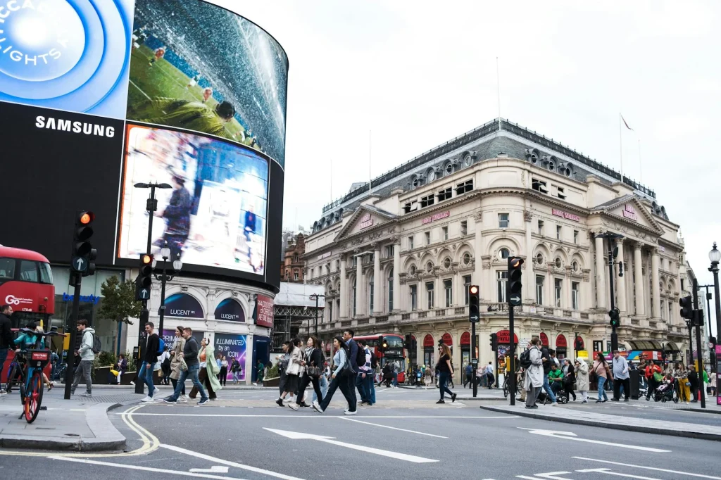 led display screen cerah dan tajam untuk iklan indoor maupun outdoor