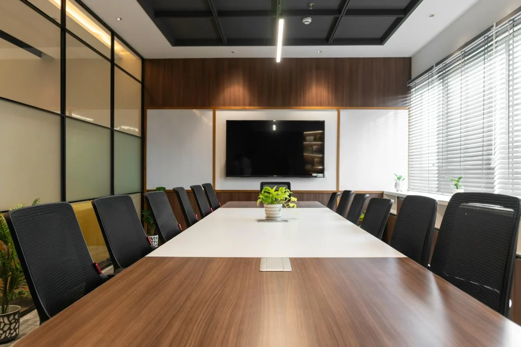 interactive flat panel display di ruang rapat modern