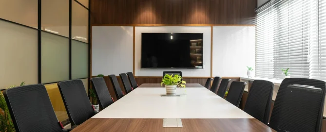 interactive flat panel display di ruang rapat modern