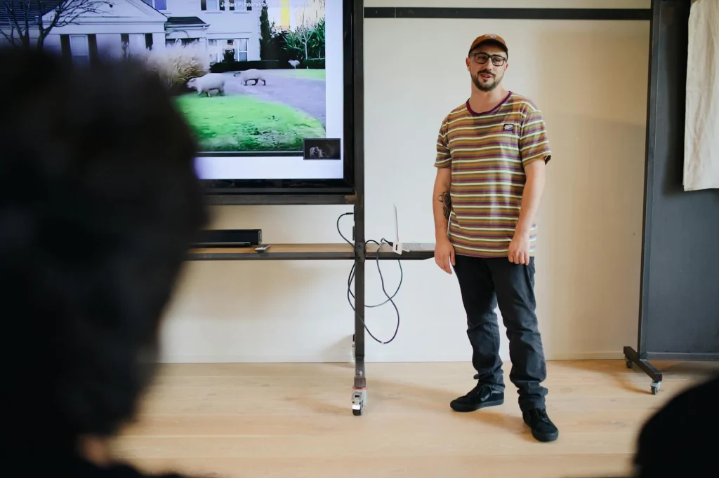 horion interactive flat panel untuk ruang kelas dan bisnis