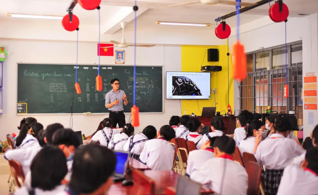 perbedaan smartboard dan interactive flat panel dalam ruang kelas modern