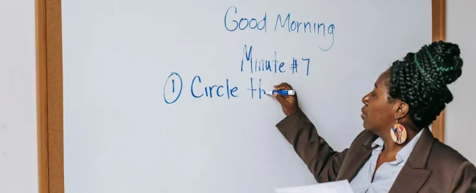 smart board indonesia untuk sekolah dan perusahaan