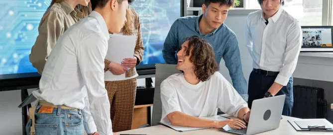 active board interaktif untuk ruang rapat dan kelas kolaboratif