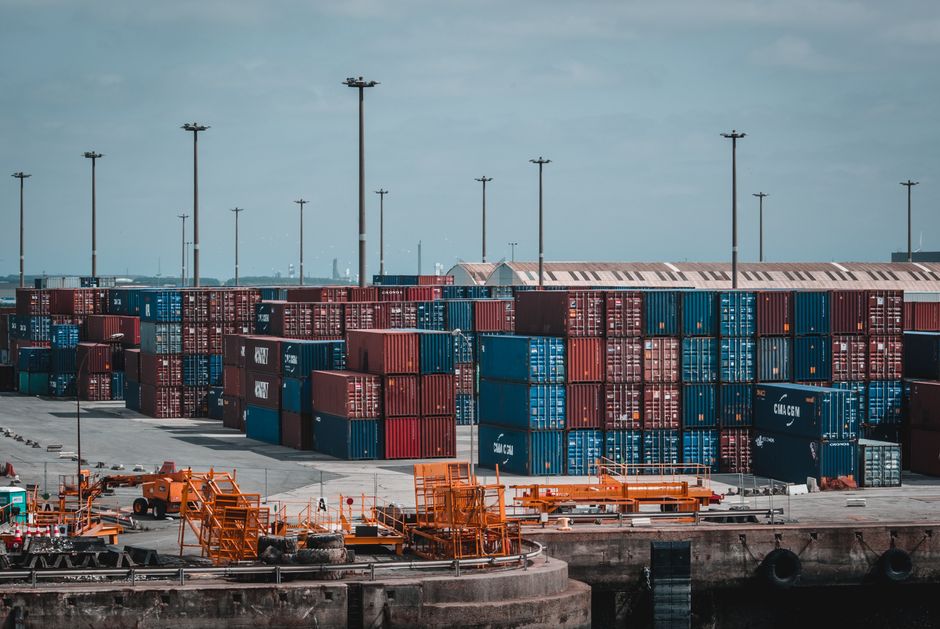 CCTV Pendeteksi Kontainer dengan Analitik Cerdas untuk Logistik