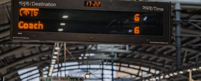 Serba-Serbi Videotron untuk Stasiun yang Wajib Kamu Ketahui