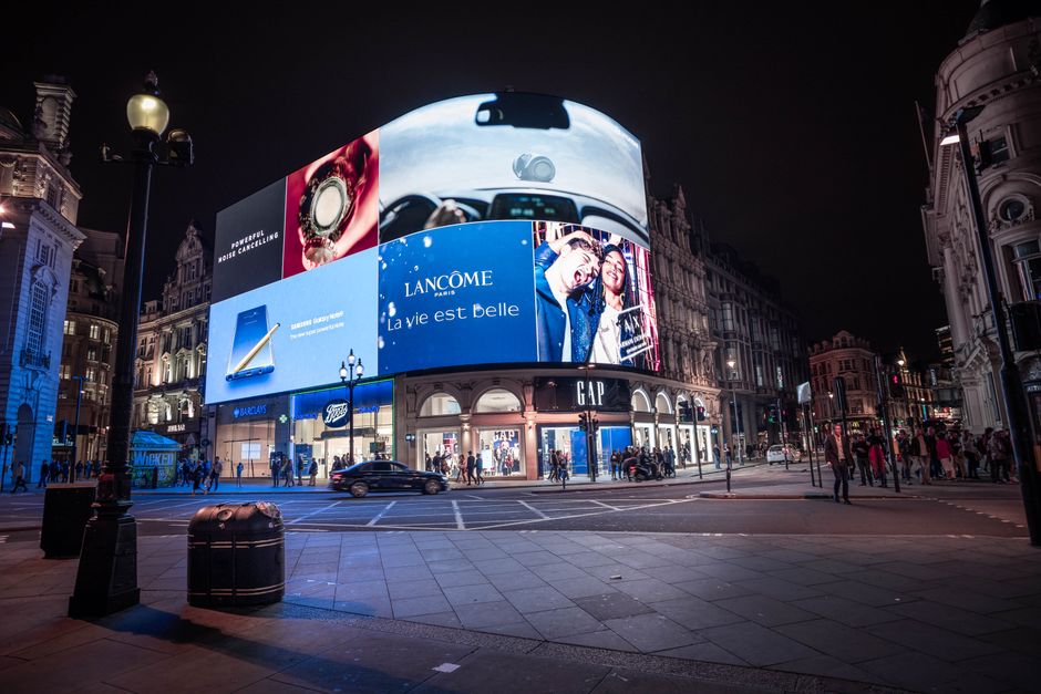 beda videotron dan video wall