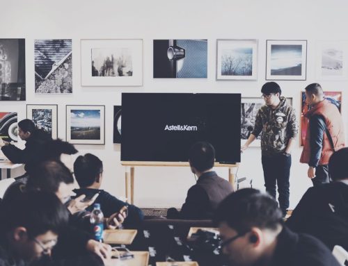 Interactive Flat Panel vs Smart TV untuk Ruang Meeting