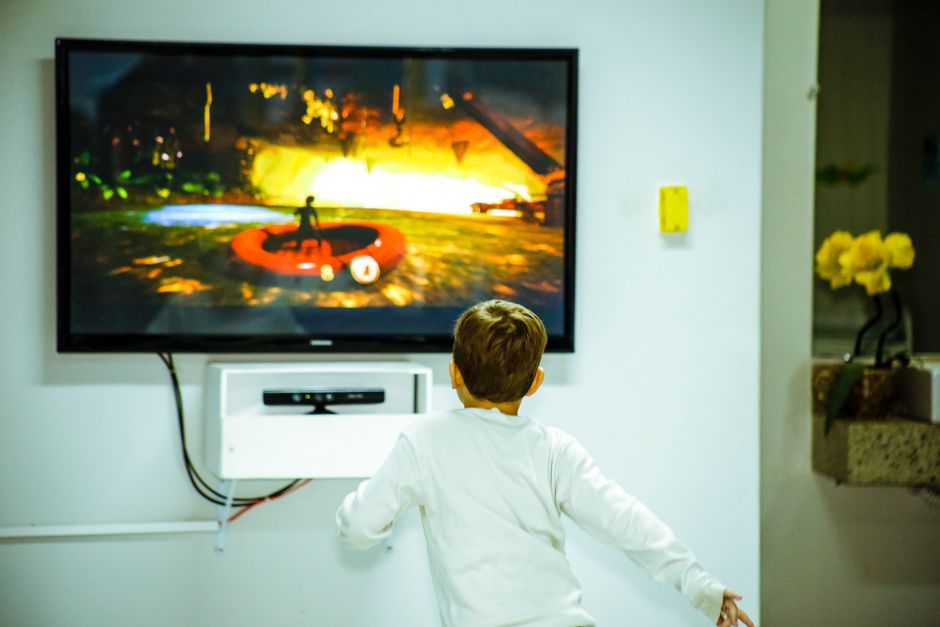 tv led pecah layar