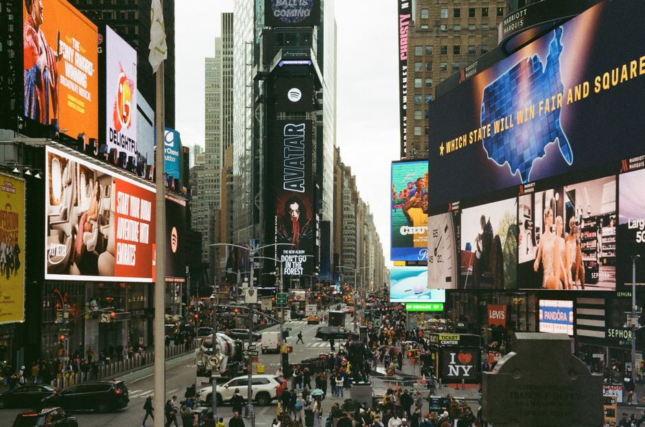 sewa iklan videotron