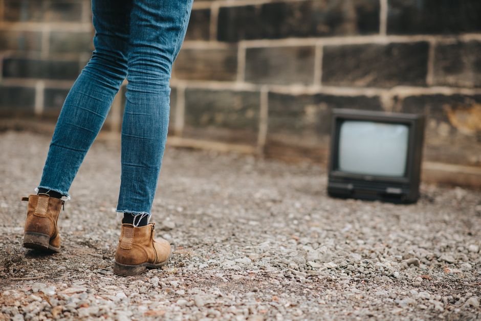 membersihkan layar tv led pakai apa