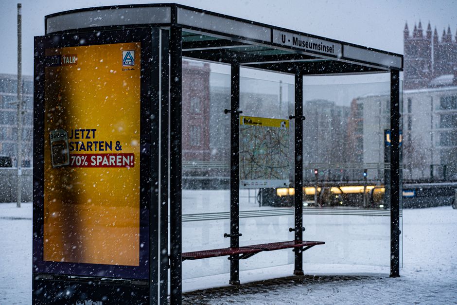 digital signage weather